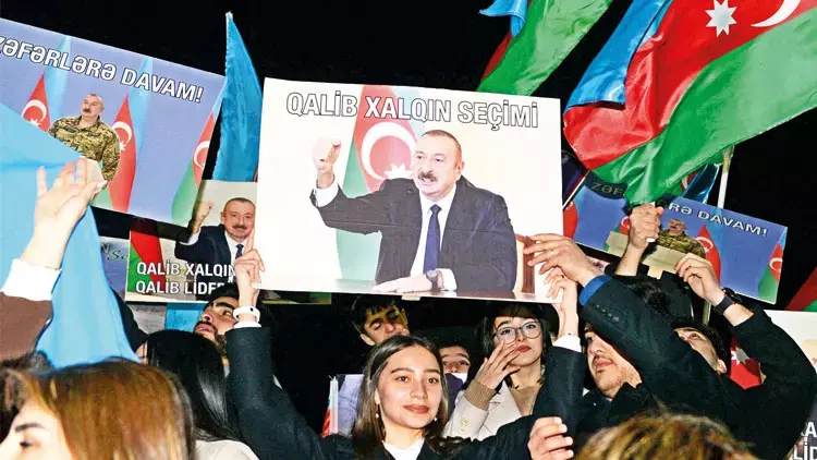 Aliyev Karabağ’da tulum çıkardı…