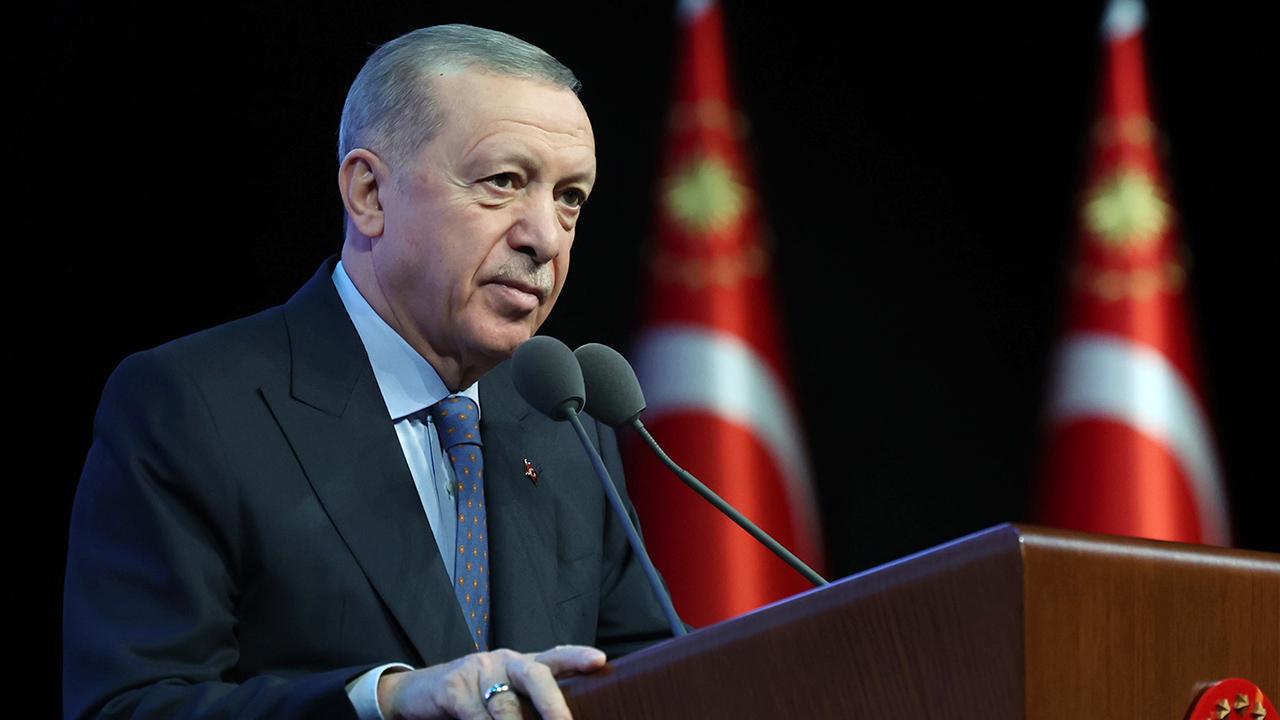 Cumhurbaşkanı Erdoğan: Asrın felaketi karşısında asrın birlikteliği ortaya konulmuştur…