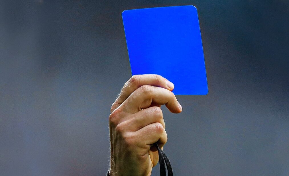 Futbolda mavi kart geliyor…
