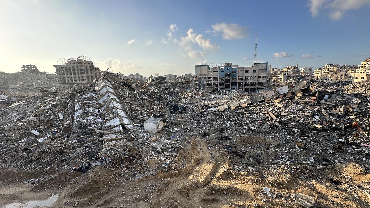 İsrail Gazze’de mülteci kampını vurdu