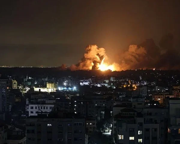 İsrail, Gazze Şeridi’ni gece boyunca bombaladı…