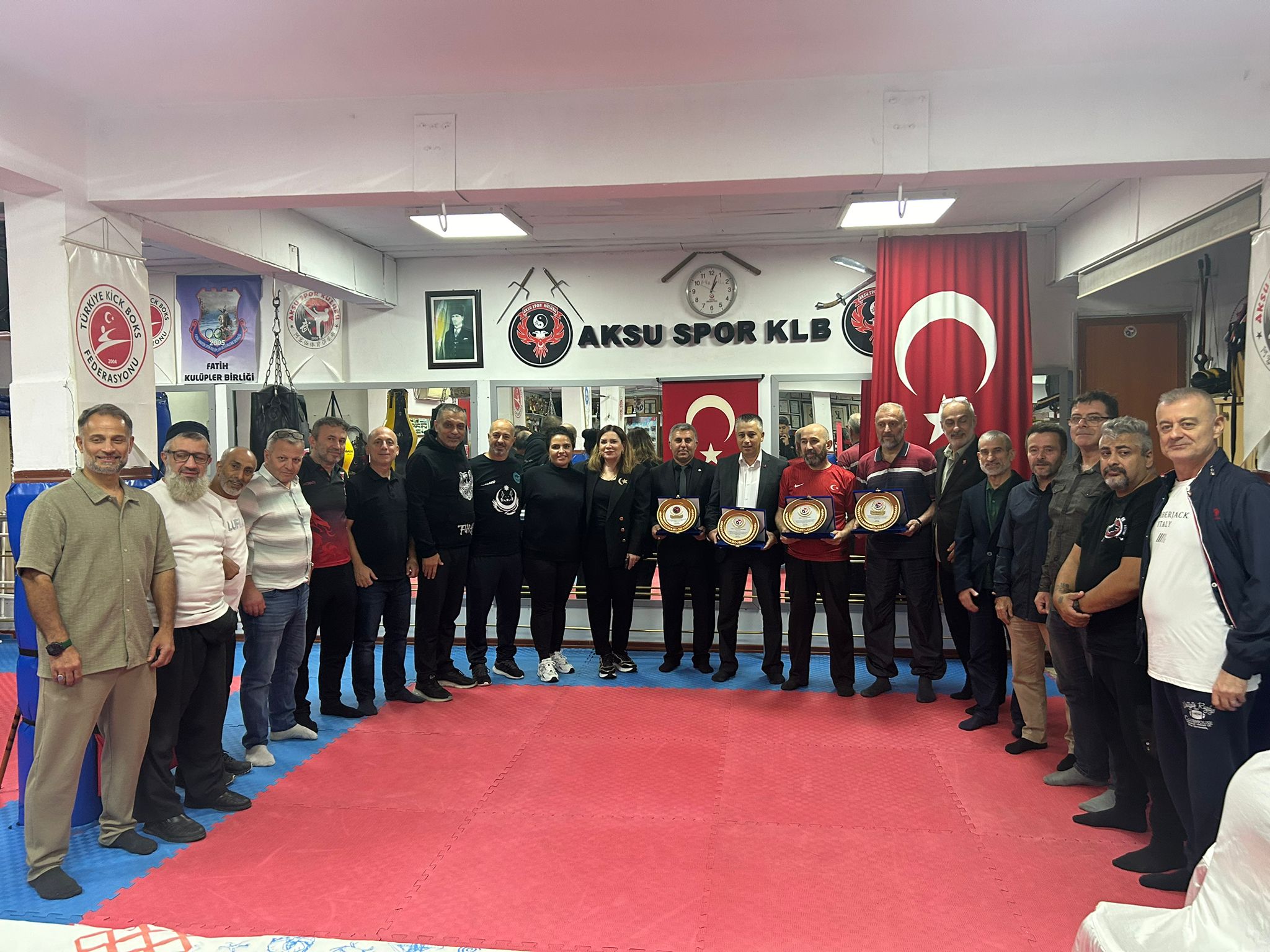 Aksu Spor Kulübü Vefa Ödülleri dağıtıldı