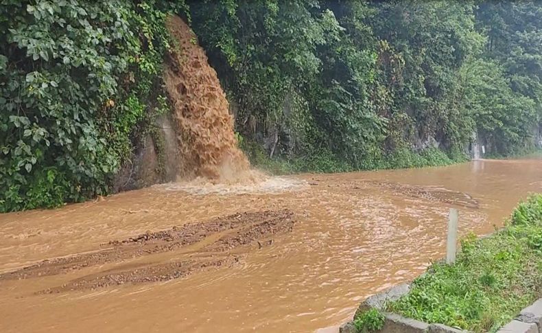 Artvin’de birçok köy yolu ulaşıma kapandı