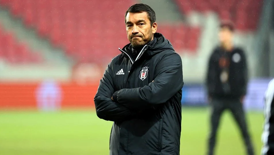 Beşiktaş Bronckhorst ile yollarını ayırdı