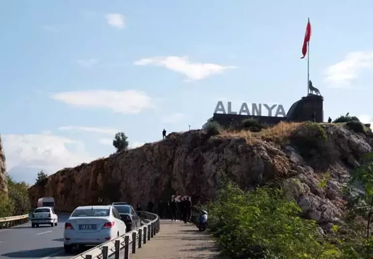 Alanya’da Bozkurt heykelinin kaldırılmasına tepki