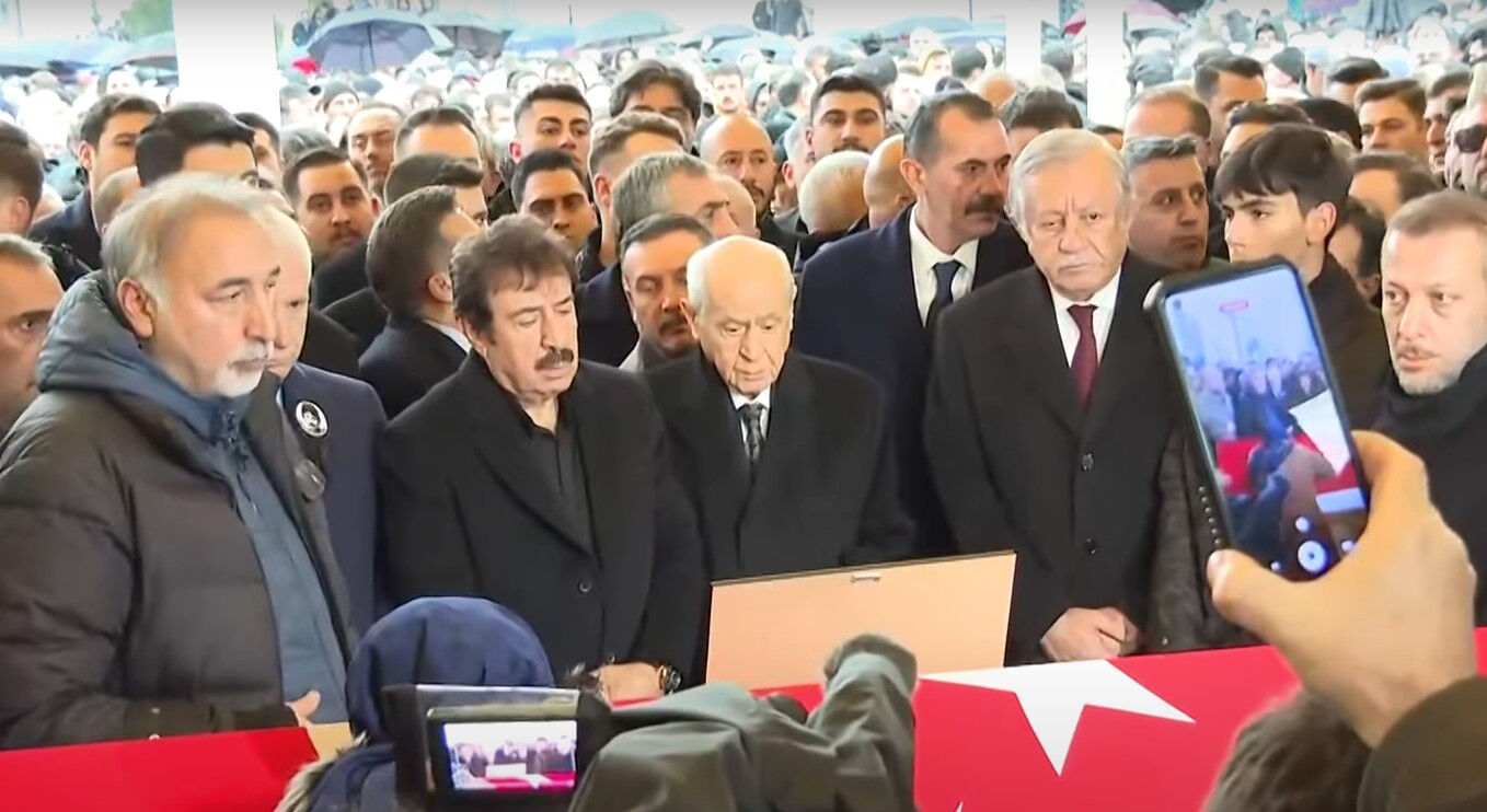 Bahçeli, Ferdi Tayfur’un mezarına kadar gitti