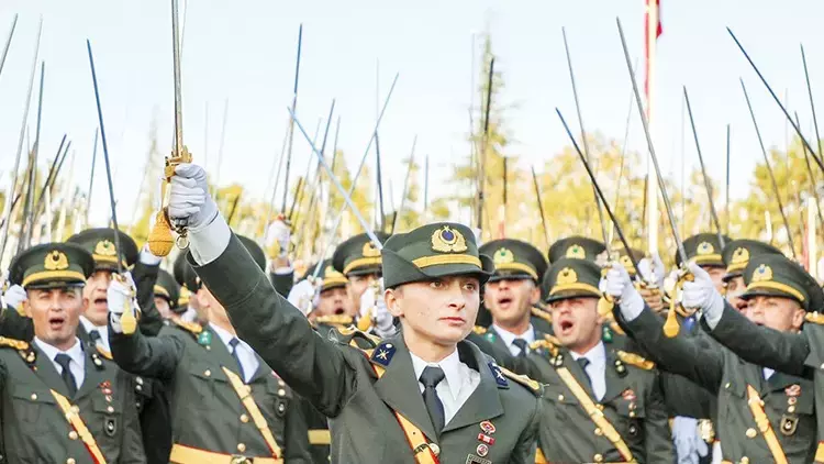 Teğmenler için ihraç kararı çıktı