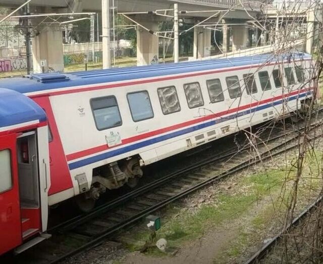 İzmir’de tren raydan çıktı