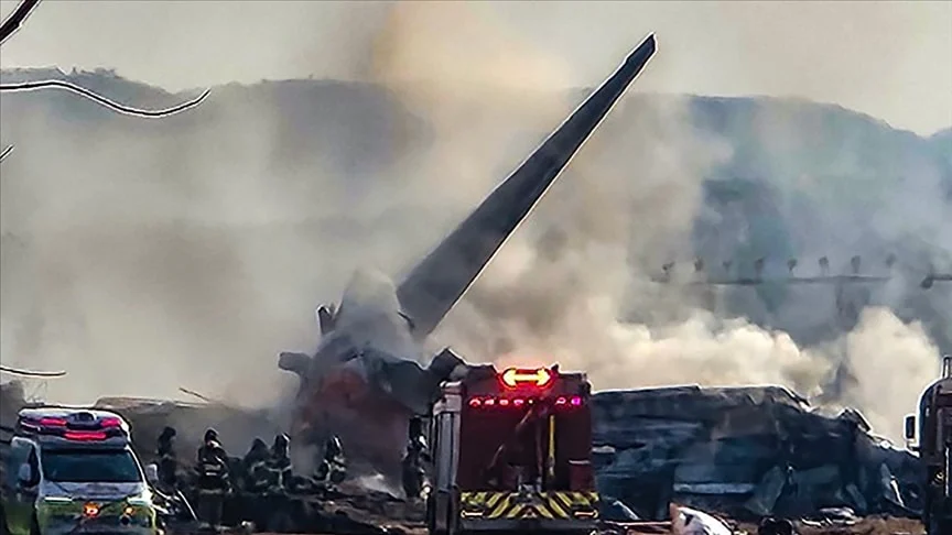 Hindistan’da yolcu uçağı düştü (video)