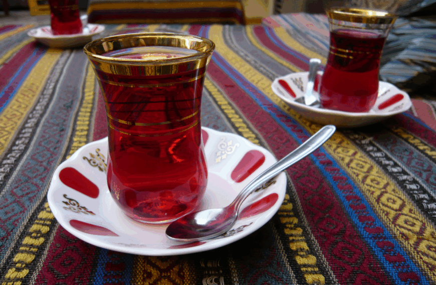 Siyah çayda boya tespit edildi